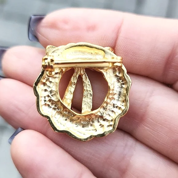 Nordstrom Jewelry Swarovski Crystal Wreath Brooch - Picture 3 of 3